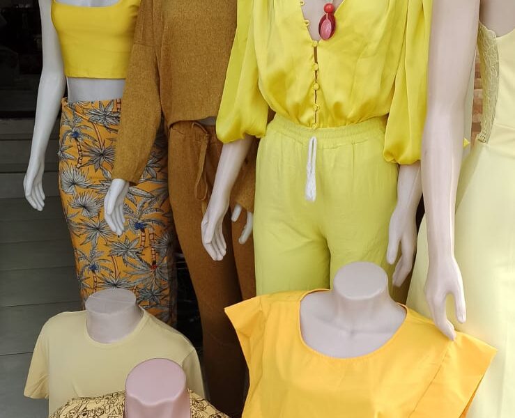 Lote de roupas mistas femininas e masculinas para Brechós