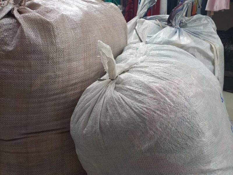 Lote de roupas mistas femininas e masculinas para Brechós