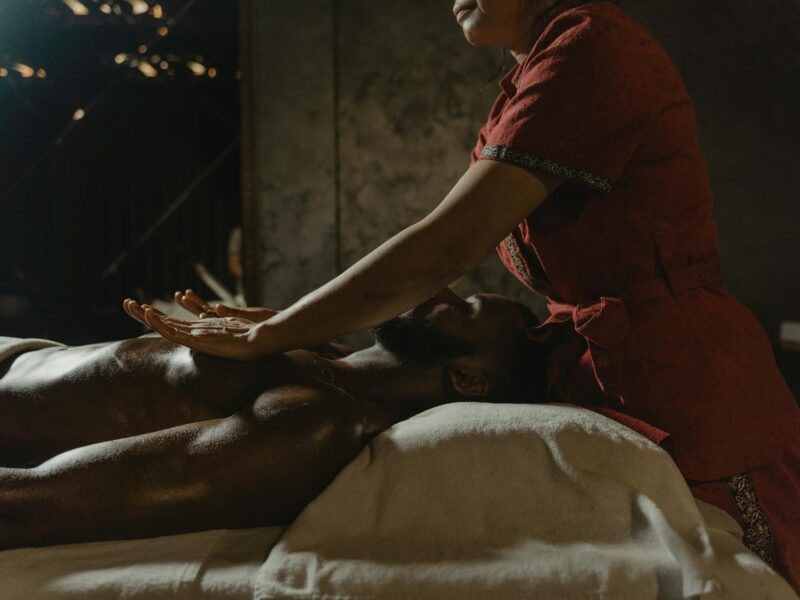 Massagem relaxante , Tantra e Rituais